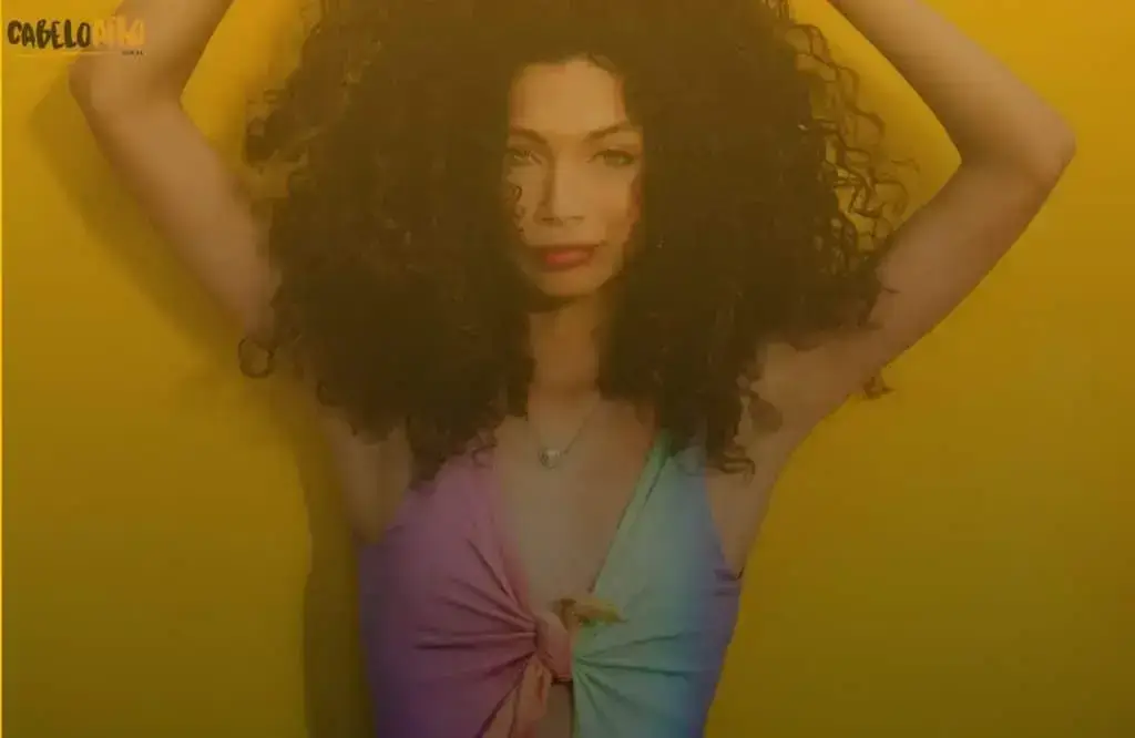 Cabelo morena iluminada: como é o efeito e quais cores