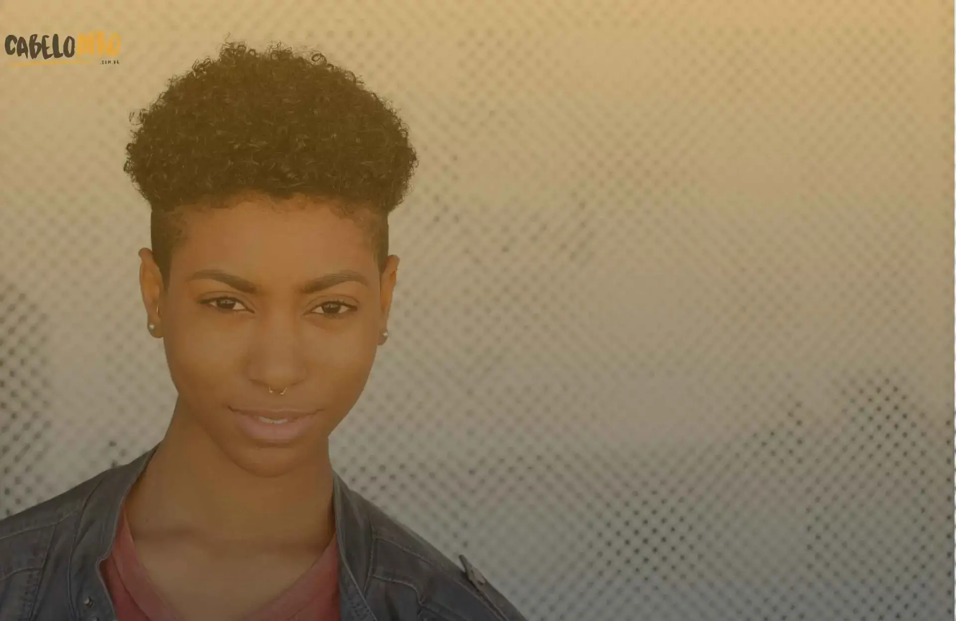 Estilos de corte para crespo curto