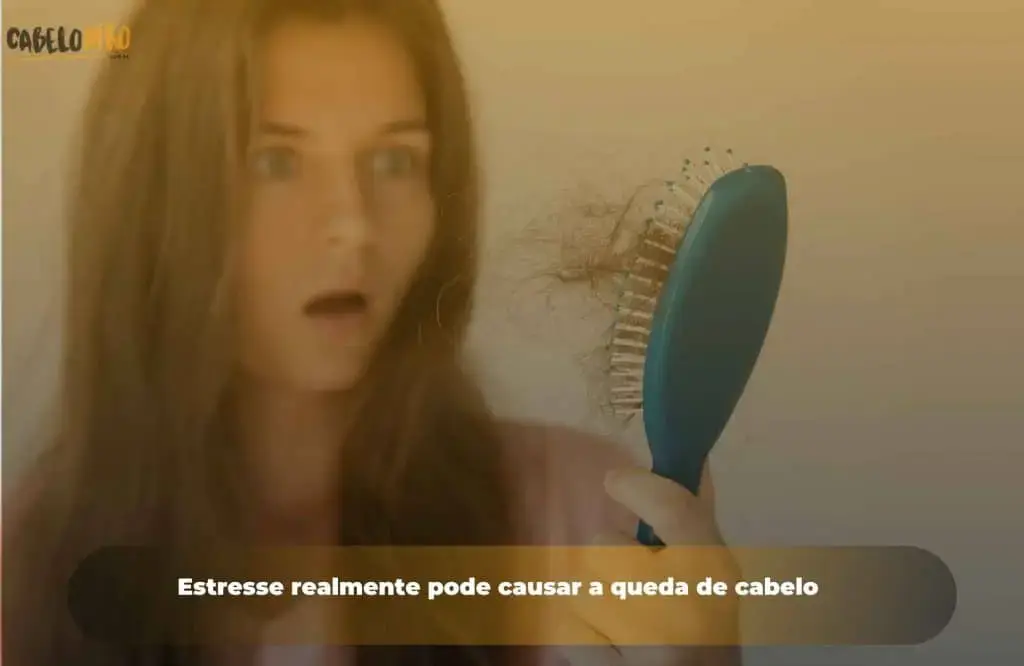 Estresse realmente pode causar a queda de cabelo