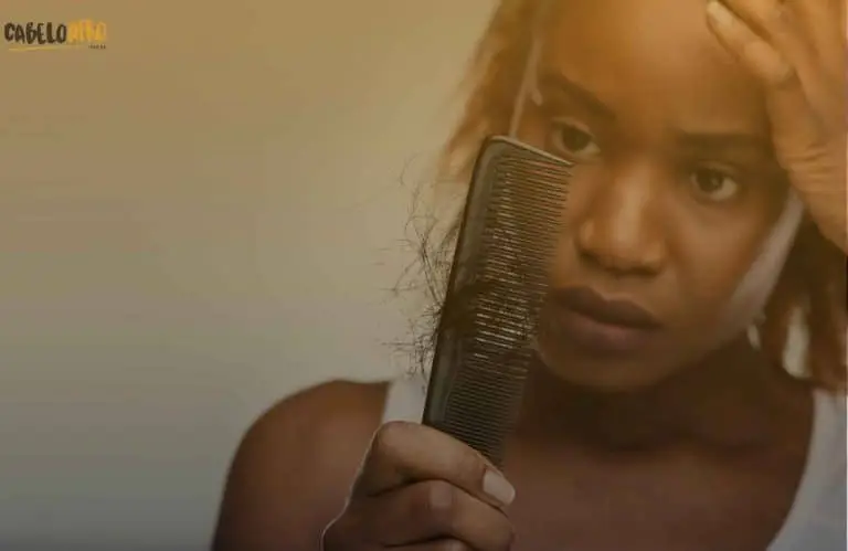 A ausência de quais vitaminas causa queda de cabelo?