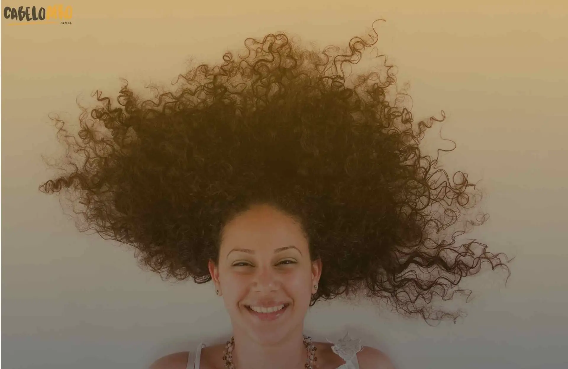 Como fazer o cabelo crespo crescer mais rápido?