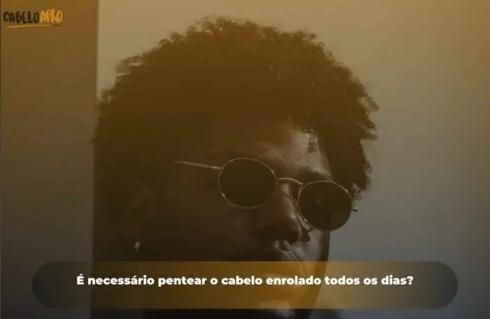 É necessário pentear o cabelo enrolado todos os dias?
