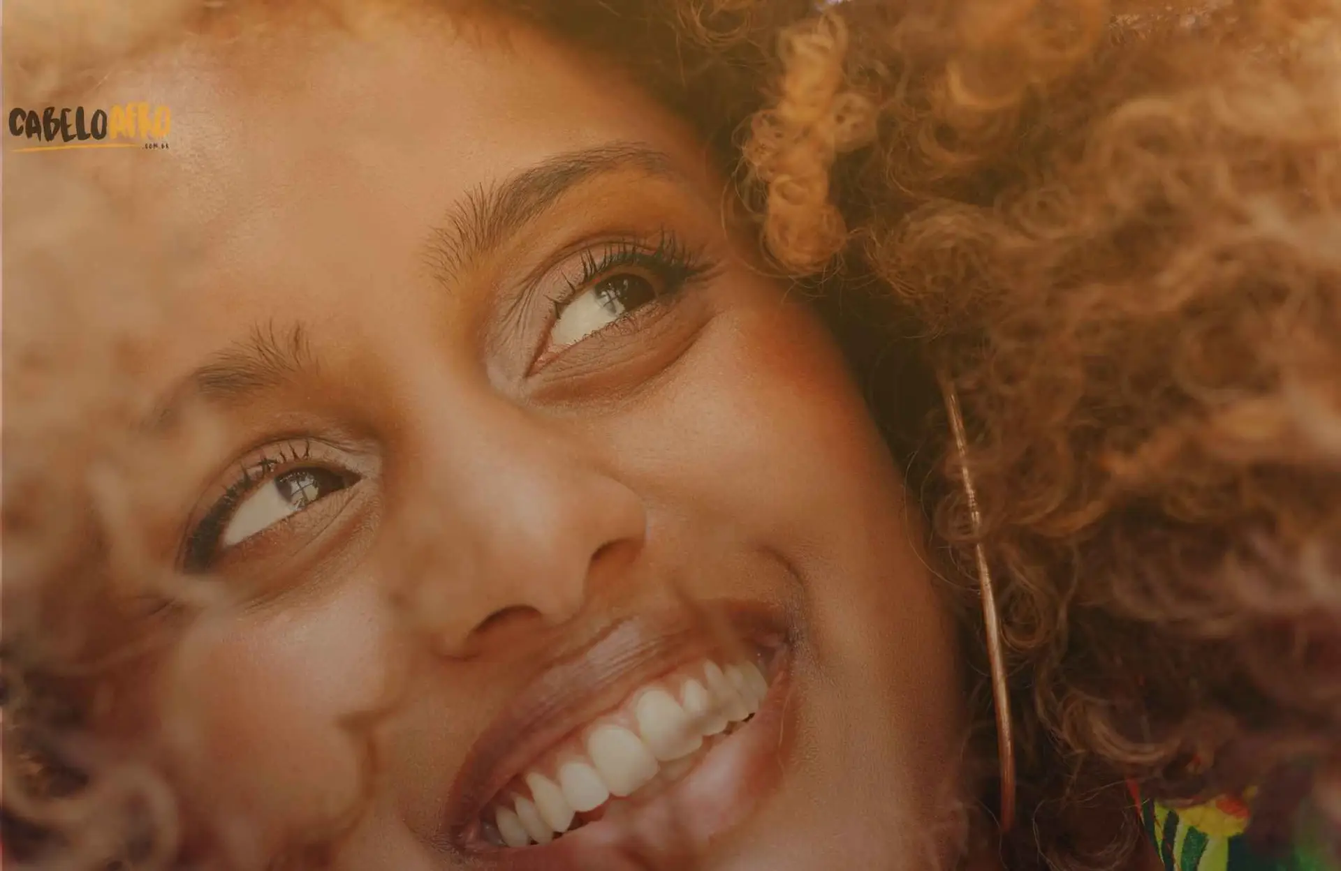 Como dar uma super valorizada nas mechas do cabelo crespo?