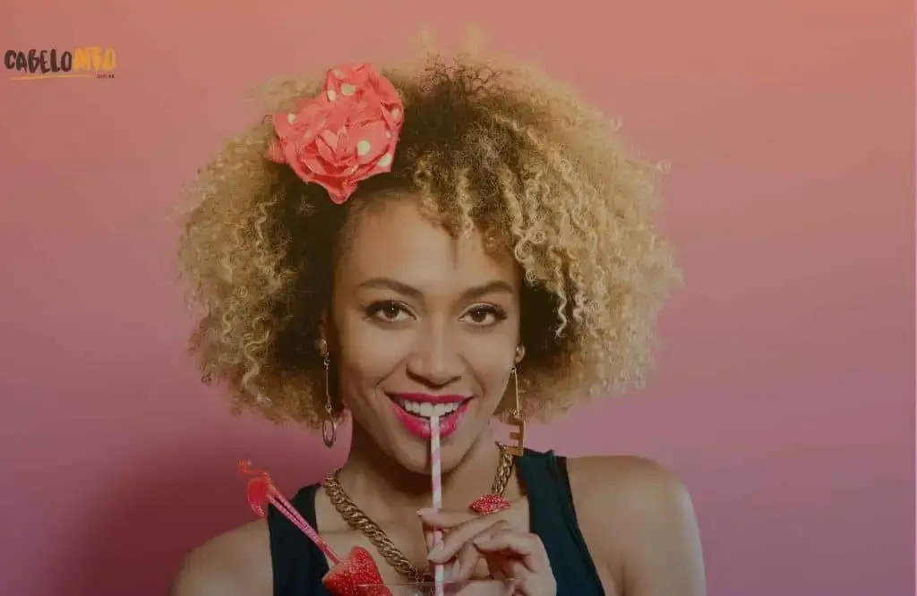 Dicas de cuidados para cabelo afro colorido: antes, durante e depois