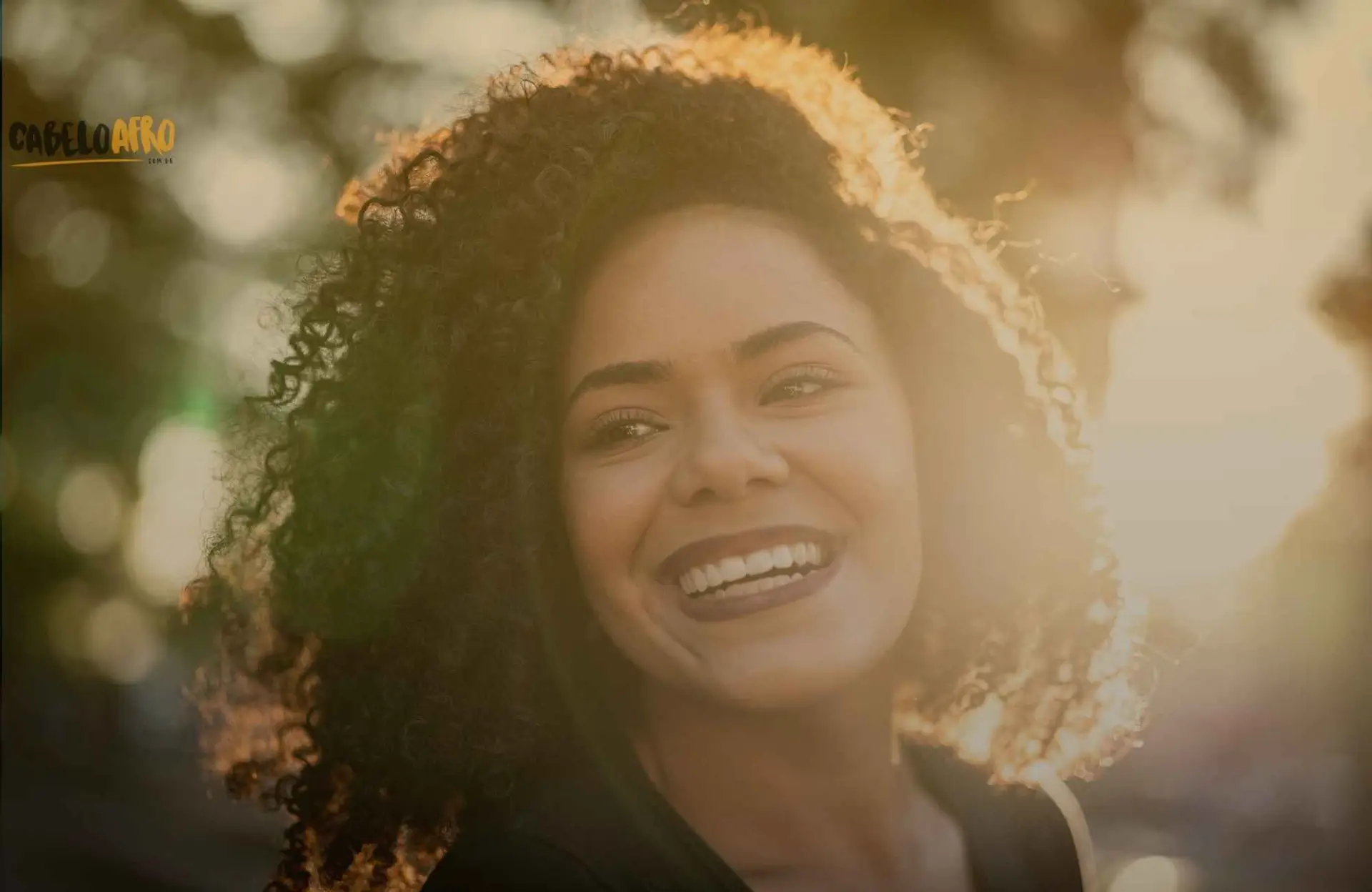 Diferentes maneiras de finalizar o cabelo cacheado
