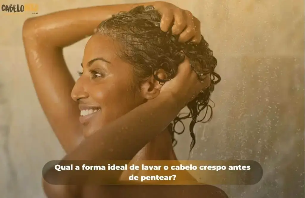 Qual a forma ideal de lavar o cabelo crespo antes de pentear?