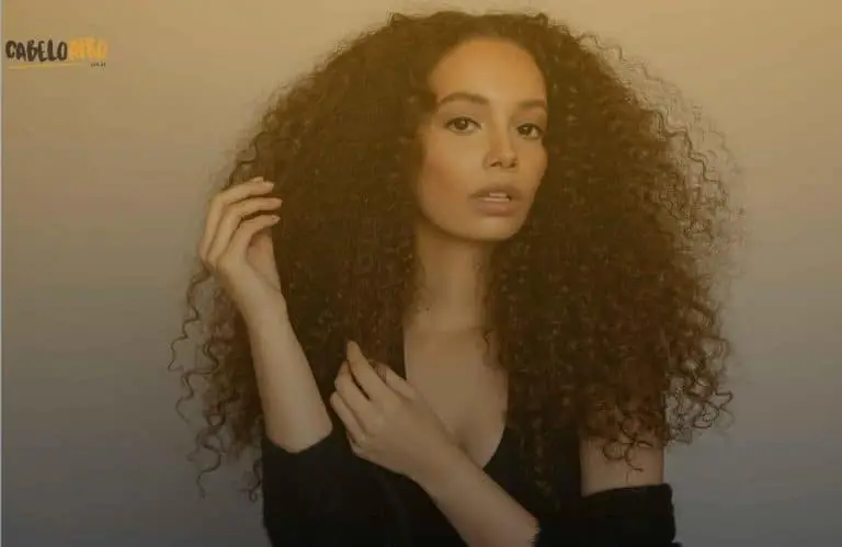 10 penteados para cabelo cacheado para noivas