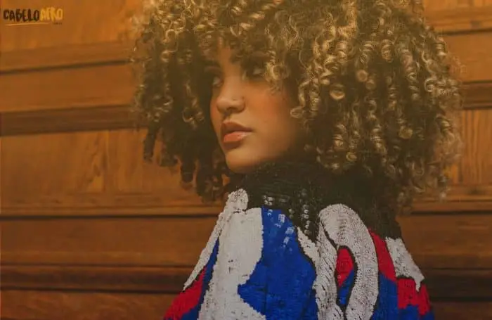 Ideias de penteados de cabelo crespo para eventos