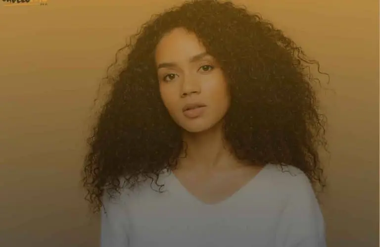 Qual é a melhor forma de tirar o frizz do cabelo crespo?