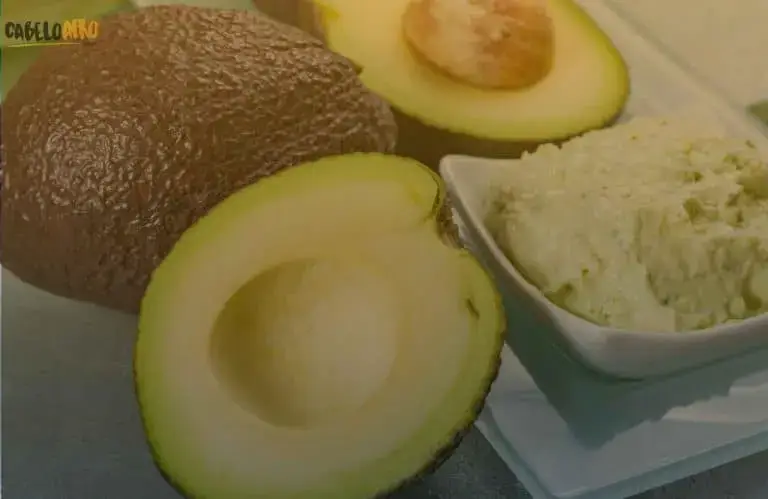 Como fazer uma máscara capilar caseira usando frutas?