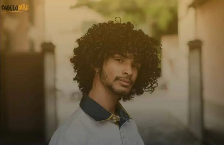 Qual é a melhor maneira de se lavar o cabelo masculino crespo?