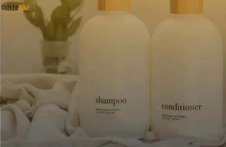 Devo usar um xampu especial para cabelo crespo?