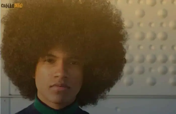 Saiba como cuidar dos cabelo afro masculino no dia a dia